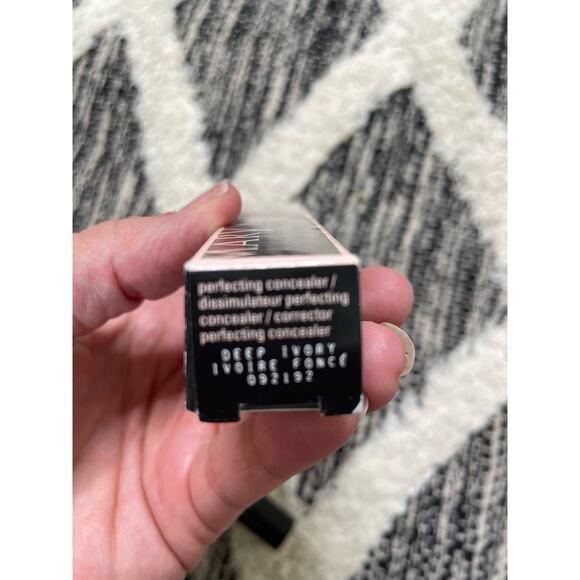 NIB Mary Kay Deep Ivory 092192 9V11 - Picture 3 of 7